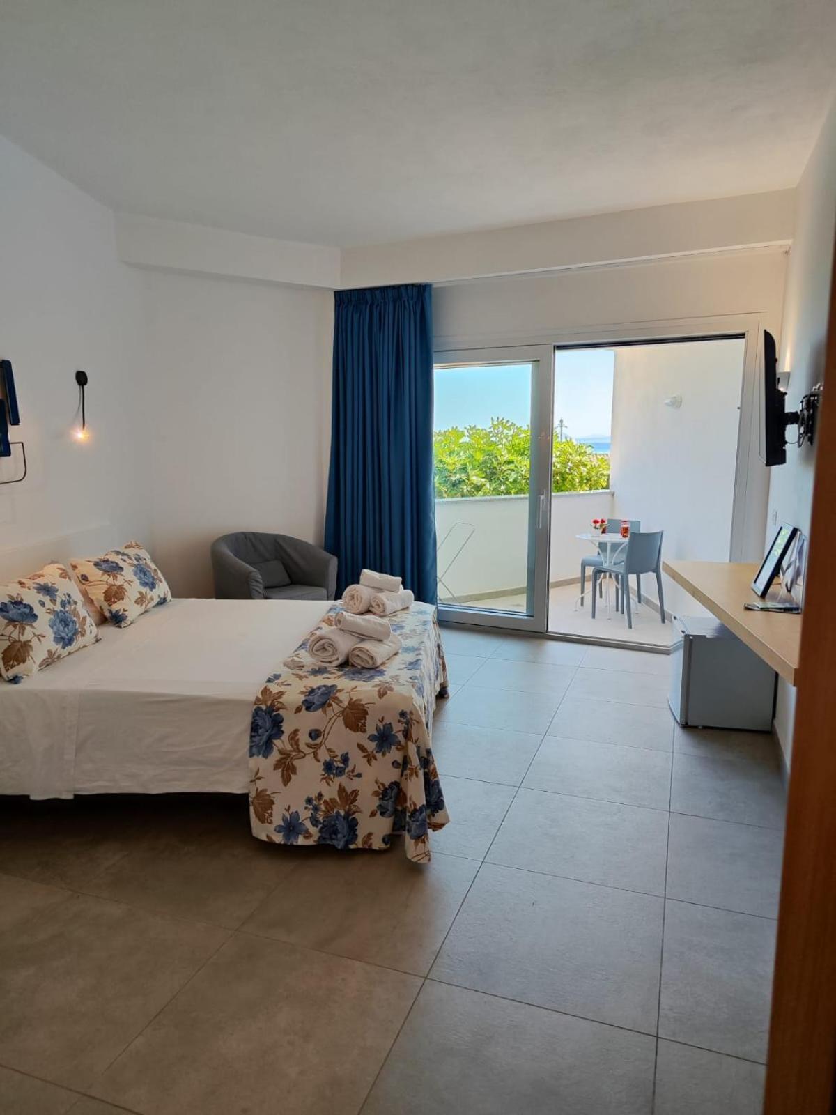 Rooms, Affittacamere Maksim Golfo Aranci Luaran gambar