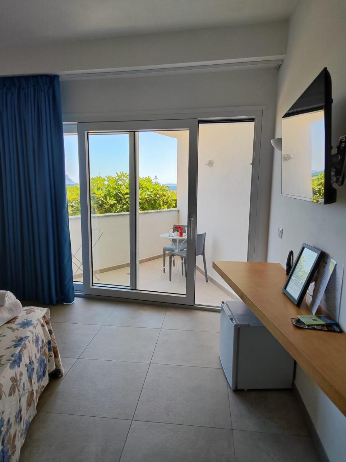 Rooms, Affittacamere Maksim Golfo Aranci Luaran gambar