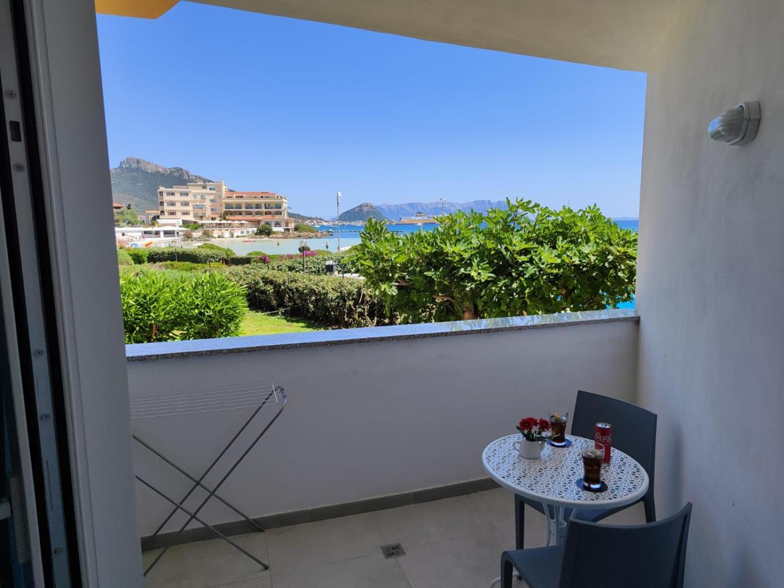 Rooms, Affittacamere Maksim Golfo Aranci Luaran gambar