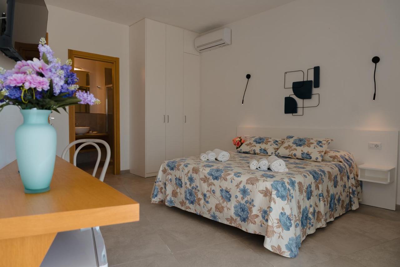 Rooms, Affittacamere Maksim Golfo Aranci Luaran gambar