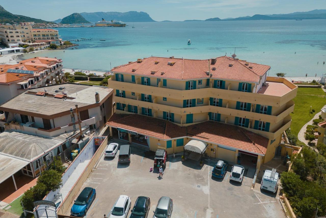 Rooms, Affittacamere Maksim Golfo Aranci Luaran gambar