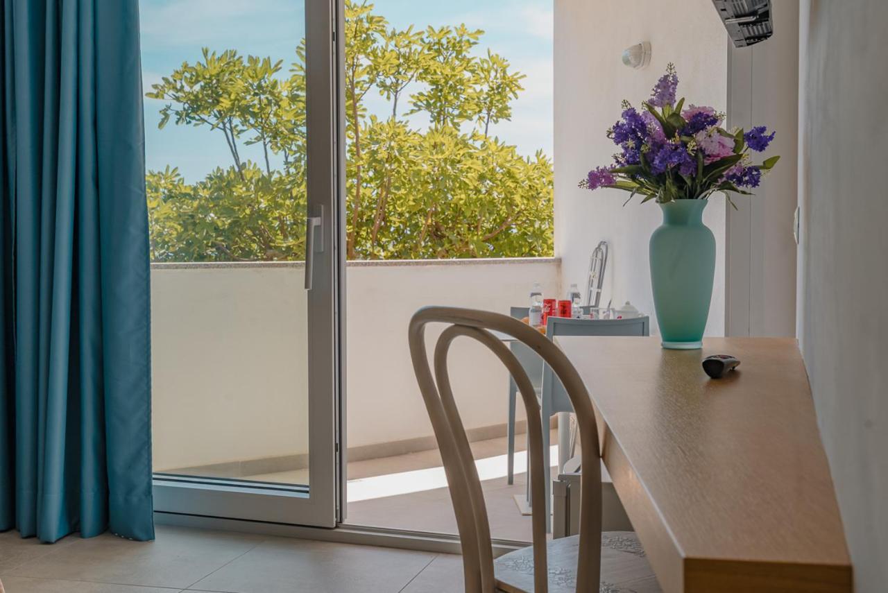 Rooms, Affittacamere Maksim Golfo Aranci Luaran gambar